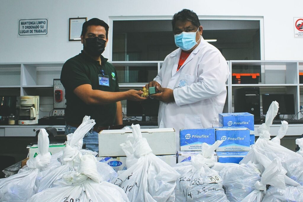 Donación de equipos neumáticos a UDB