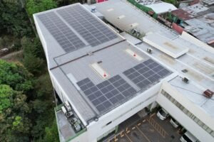 Paneles solares en nuestras instalaciones en El Salvador