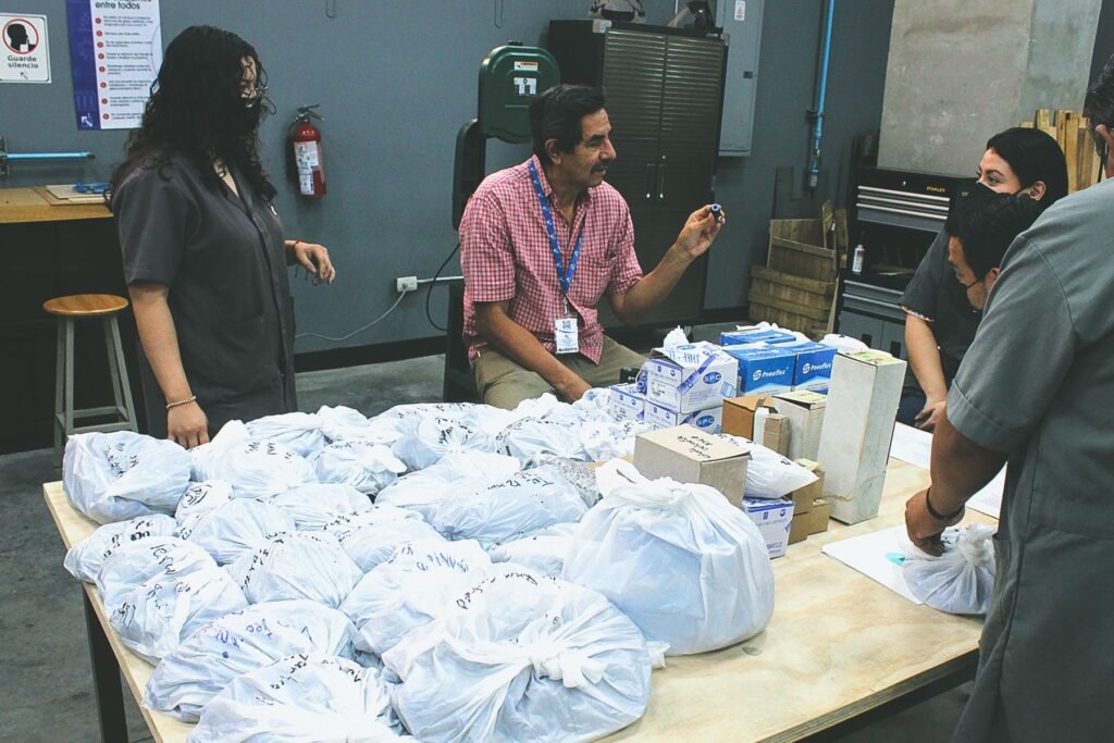 Donación de equipo para UCA