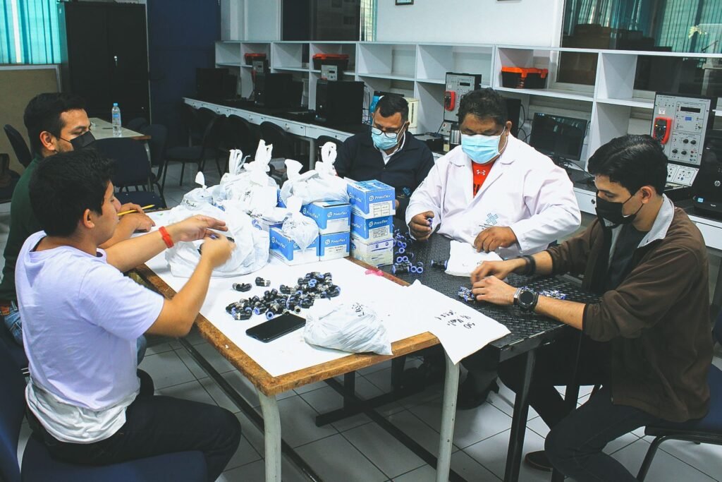 Donación de equipos neumáticos a UDB