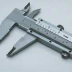 La curiosa historia de porqué le llamamos pie de rey al calibrador